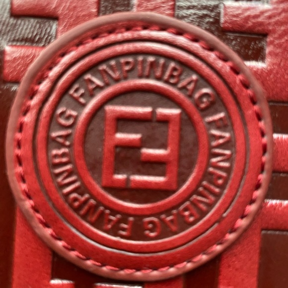 FanPinBag Circle Purse. NWOT - Picture 11 of 14